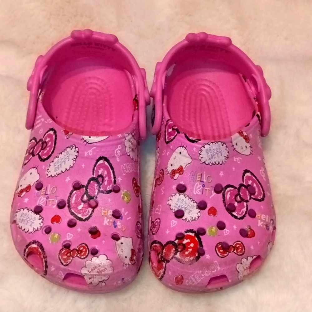Hello Kitty Crocs